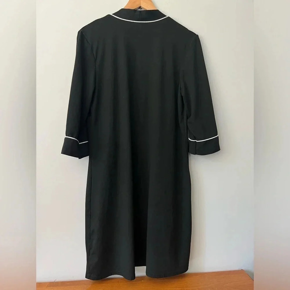 Mama Robe | Embroidered | Size Large - Picture 2 of 4